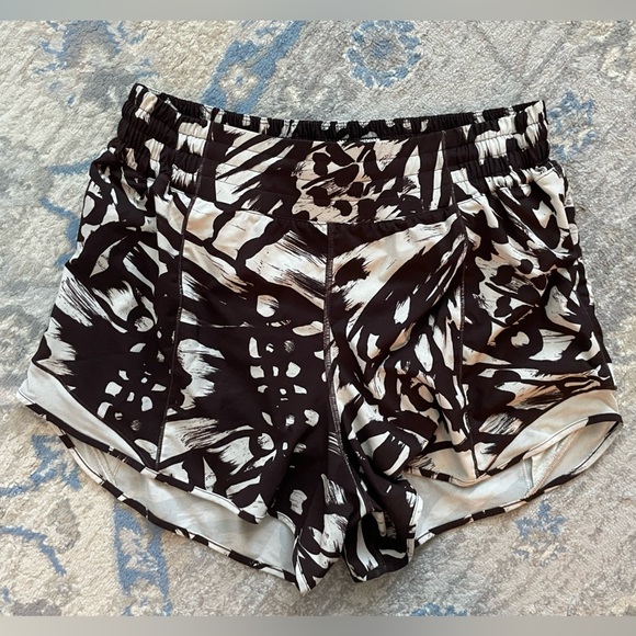 Lululemon Hotty Hot High-Rise Lined Short 4" Monarch Bloom Bone / Espresso - Picture 4 of 10